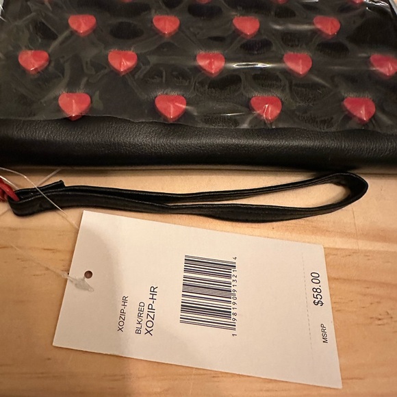 Betsey Johnson Adorable Heart Wallet Wristlet NWT - Picture 3 of 6